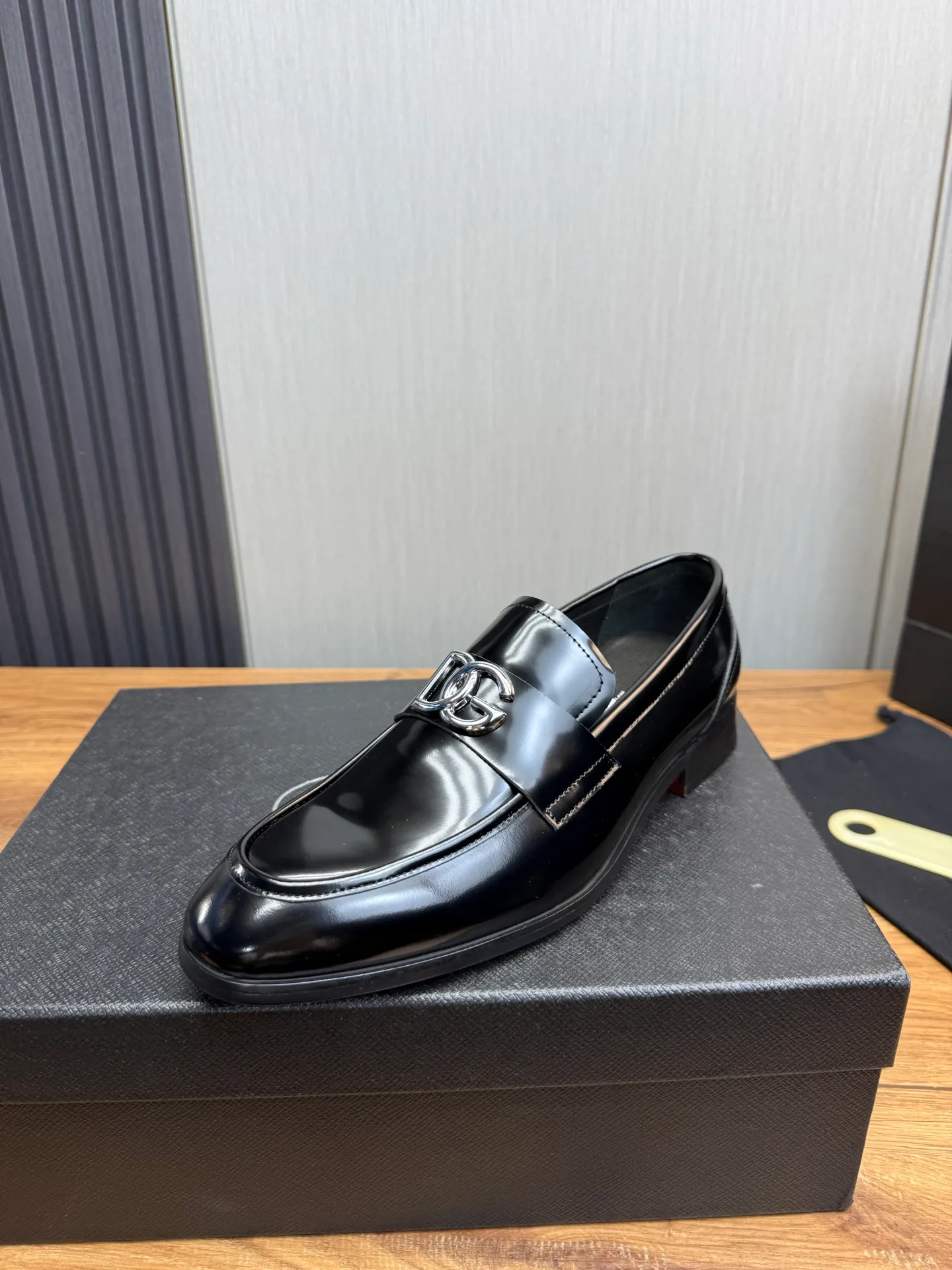 Factory price 520💰 Dolce&G .DG men's loafers👞 Classic and fashionable style, embellished with personalized DG logo. Imported cowhide, open-edge beaded cowhide, cowhide lining, original non-slip and wear-resistant outsole Size: 39-44 (customized at 38.45)